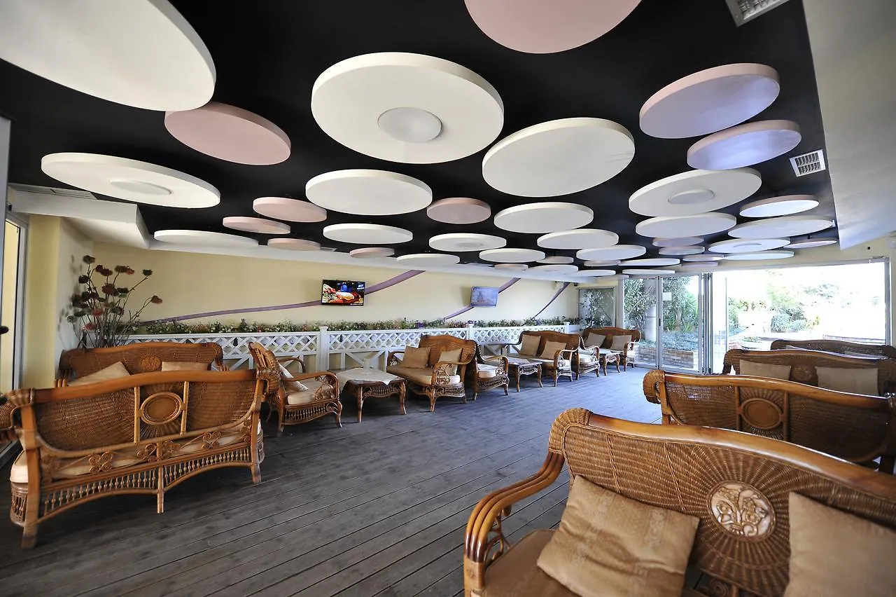 Pilo Lala Garden Otel Divjake